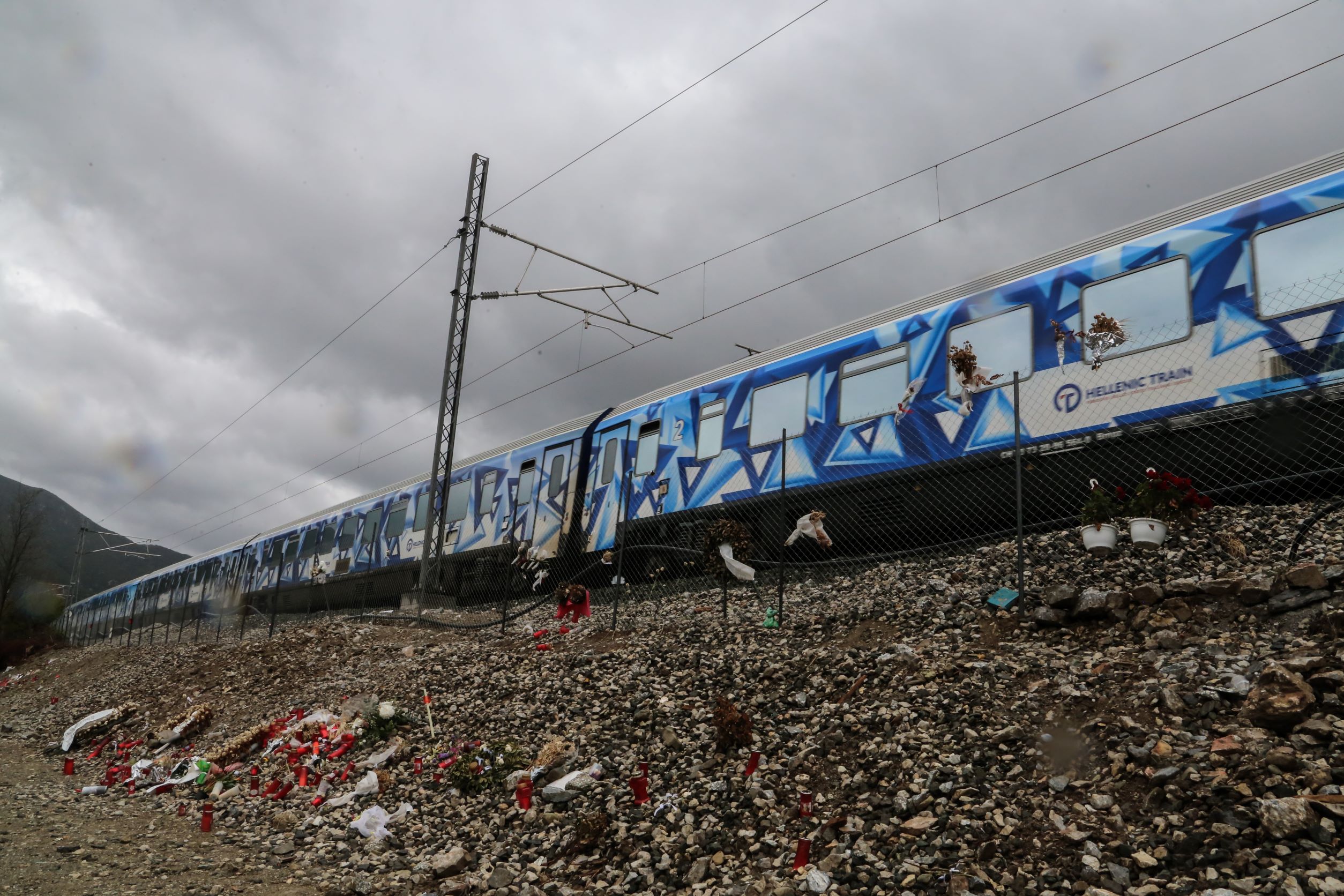 Η Εισαγγελέας του Αρείου Πάγου διαψεύδει ότι βρέθηκαν ανθρώπινα μέλη σε βαγόνι από τη σύγκρουση τρένων στα Τέμπη