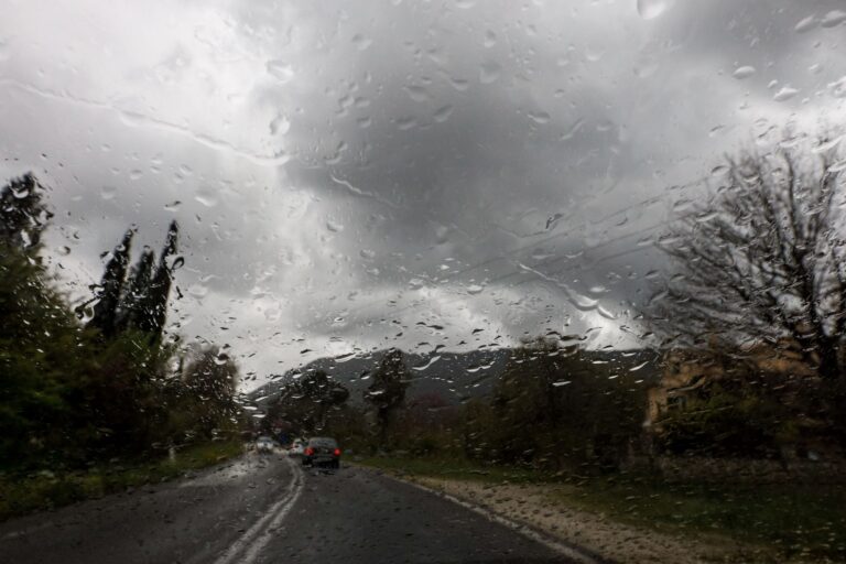 Καιρός: Βροχές και καταιγίδες από τις 12:00 το μεσημέρι - Οι χάρτες με τις  περιοχές - ertnews.gr