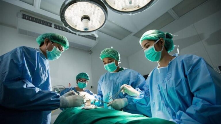 Θεσσαλονίκη: Δύο γιατροί κατηγορούνται ότι ξέχασαν βελόνα στο σώμα γυναίκας μετά από επέμβαση