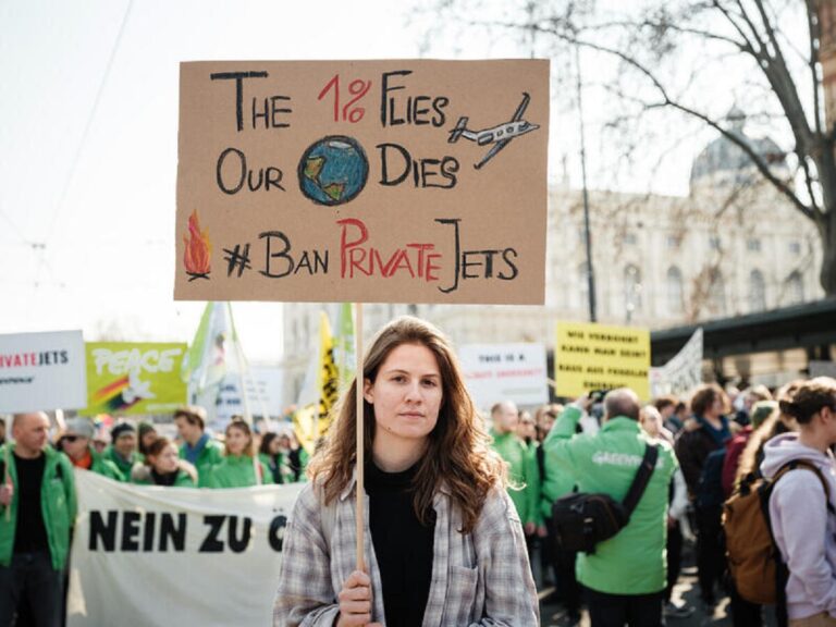 Η Greenpeace καλεί σε απαγόρευση των ιδιωτικών τζετ, μετά το ευρωπαϊκό ρεκόρ πτήσεων του 2022