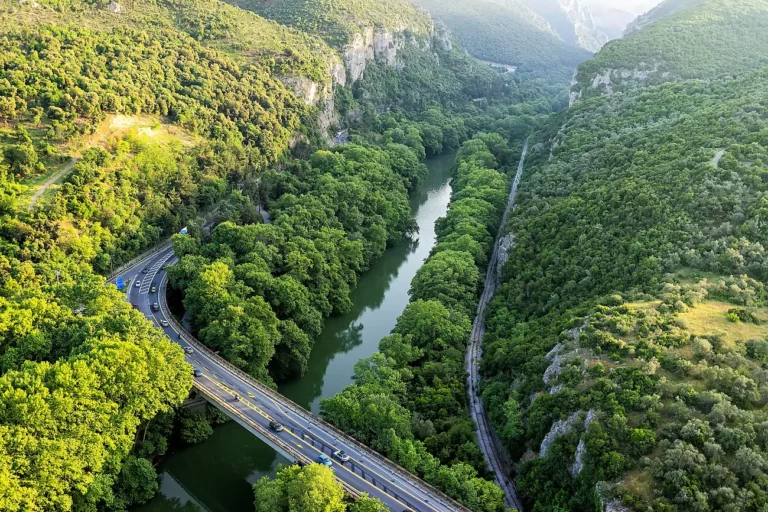 Κυκλοφοριακές ρυθμίσεις στην Κοιλάδα των Τεμπών για έργα βραχοπροστασίας