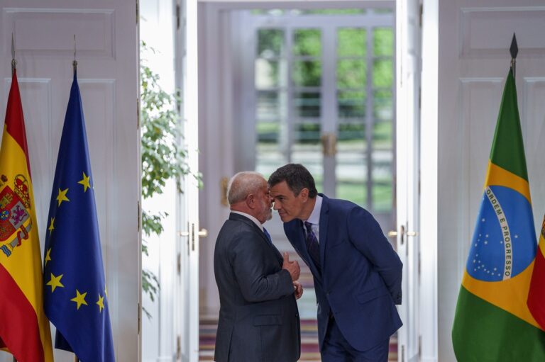 Επίσκεψη Λούλα σε Ισπανία: «Υπάρχει ένας επιτιθέμενος και μια χώρα που δέχτηκε επίθεση» του επισήμανε ο Σάντσεθ για την Ουκρανία