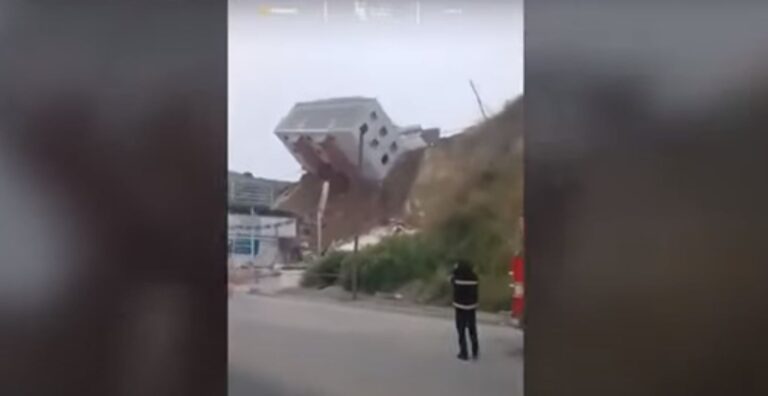 Μεξικό: Η στιγμή κατάρρευσης κτηρίου – Γκρεμίστηκε και έφτασε στο δρόμο (video)