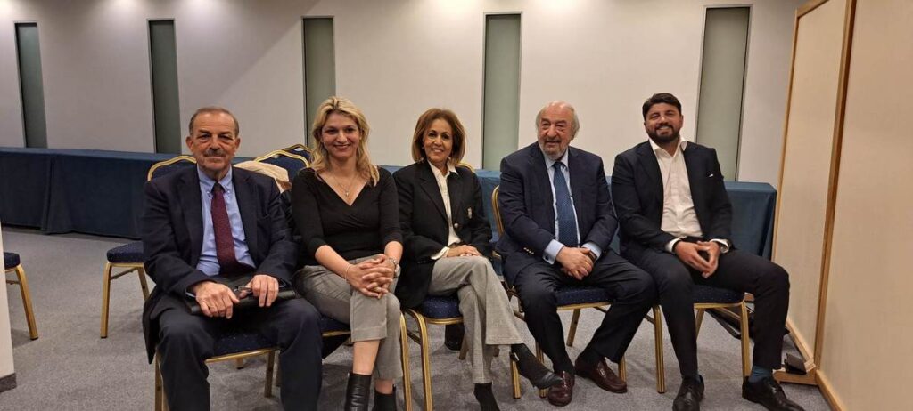 Οι υποψήφιοι βουλευτές Φ. Χατζηδιάκος, Κ. Βολονάκη, Ελ. Οίκουτα, Γ. Νικητιάδης και Π. Κουνάκης
