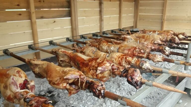 Πάσχα στην Τρίπολη – Λαμπρή εορτή – Όλη η πόλη στην … τσίκνα