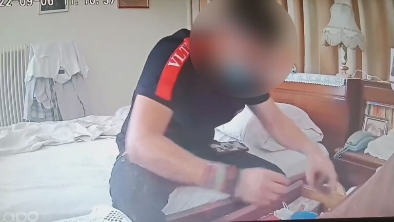 Βίντεο ντοκουμέντο – Πώς συμμορία εξαπατούσε ηλικιωμένους με το πρόσχημα ότι είναι υπάλληλοι δημόσιας υπηρεσίας