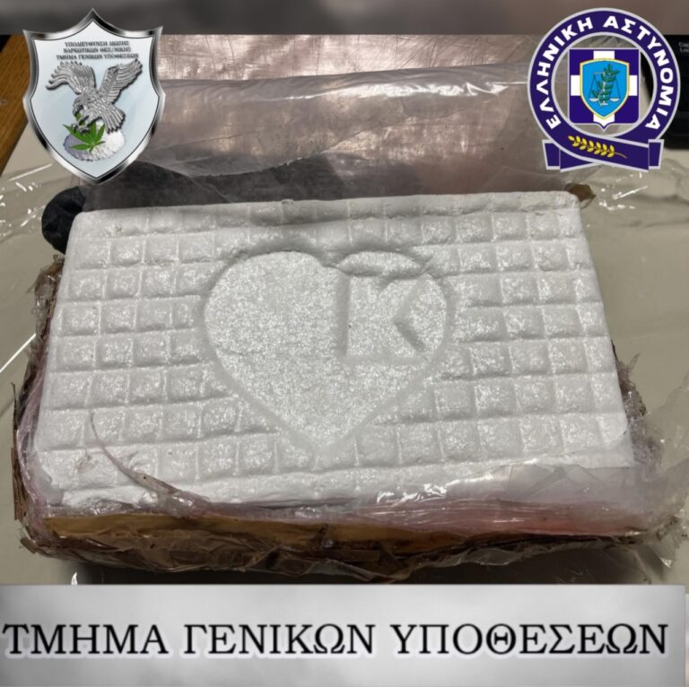 Σύλληψη μέλους κυκλώματος που διακινούσε κοκαΐνη σε Θεσσαλονίκη και Βόλο-Την έκρυβε στο ταμπλό του ΙΧ