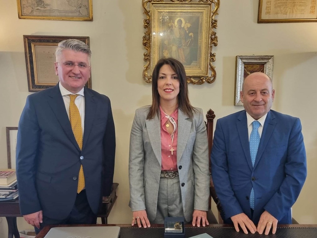 Κέρκυρα: Συνάντηση Υδραίου με αντιπροσώπους του Αλβανικού Κοινοβουλίου