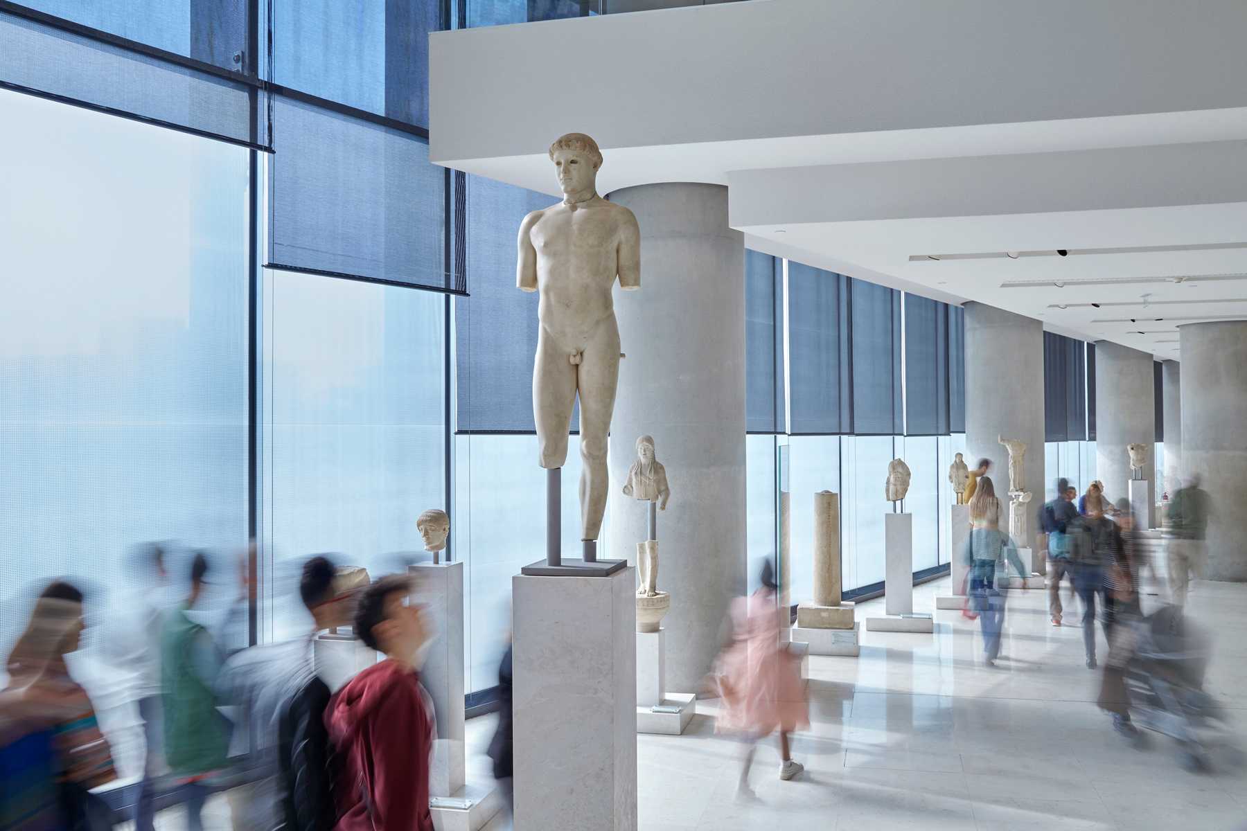 Η Αίθουσα της Αρχαϊκής Ακρόπολης © Acropolis Museum. Φωτογραφία Γιώργος Βιτσαρόπουλος