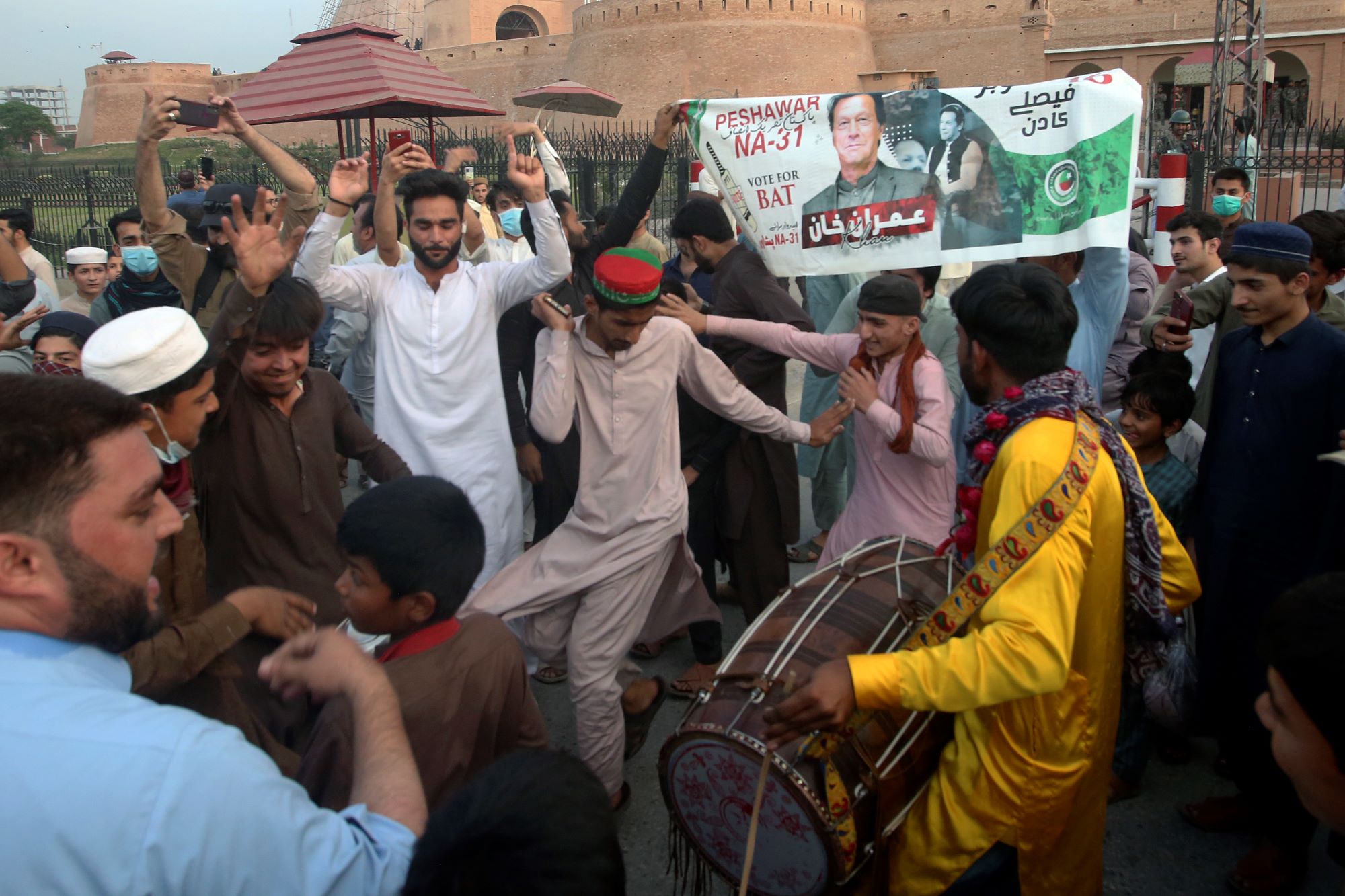 Πακιστάν: Απαγορεύονται οι συγκεντρώσεις ενόψει της εμφάνισης του Ίμραν Χαν στο δικαστήριο