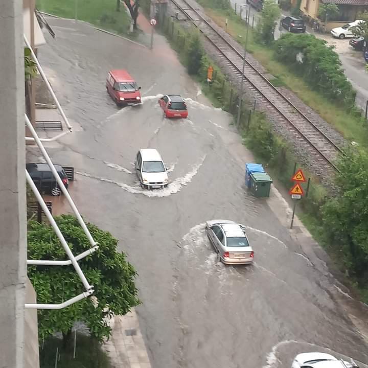 Τρίκαλα: “Βούλιαξε” η πόλη από την νεροποντή