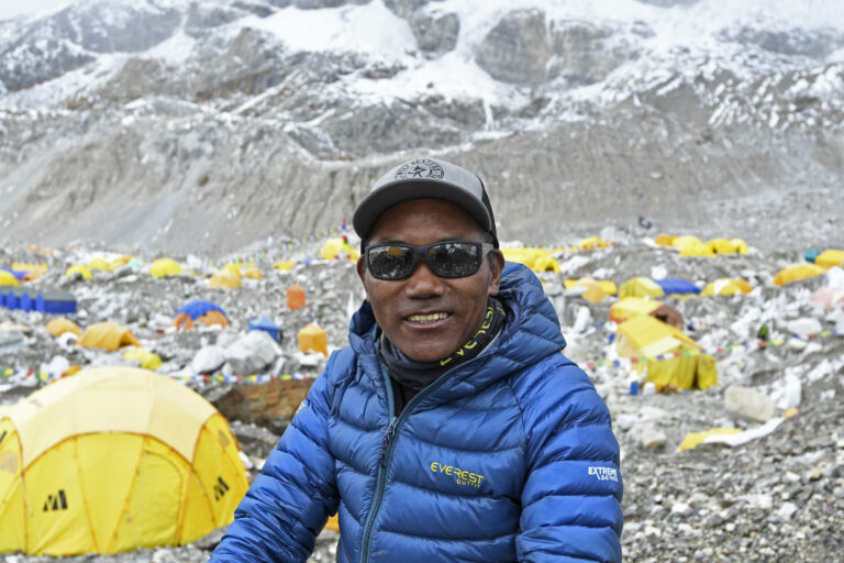 Νεπάλ: Ένας Σέρπα έκανε ρεκόρ ανεβαίνοντας για 27η φορά στο Έβερεστ