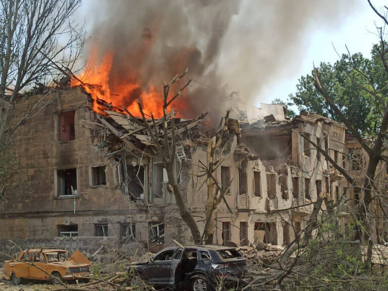 Ουκρανία: Δύο νεκροί και 30 τραυματίες από πυραυλικό πλήγμα σε κλινική στην πόλη Ντνίπρο