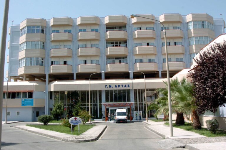Άρτα: Σοκάρει μαρτυρία στην ΕΡΤ για το βρέφος που βρήκε τραγικό θάνατο στο αυτοκίνητο του πατέρα του – Τα φιμέ τζάμια τού κόστισαν τη ζωή (video)