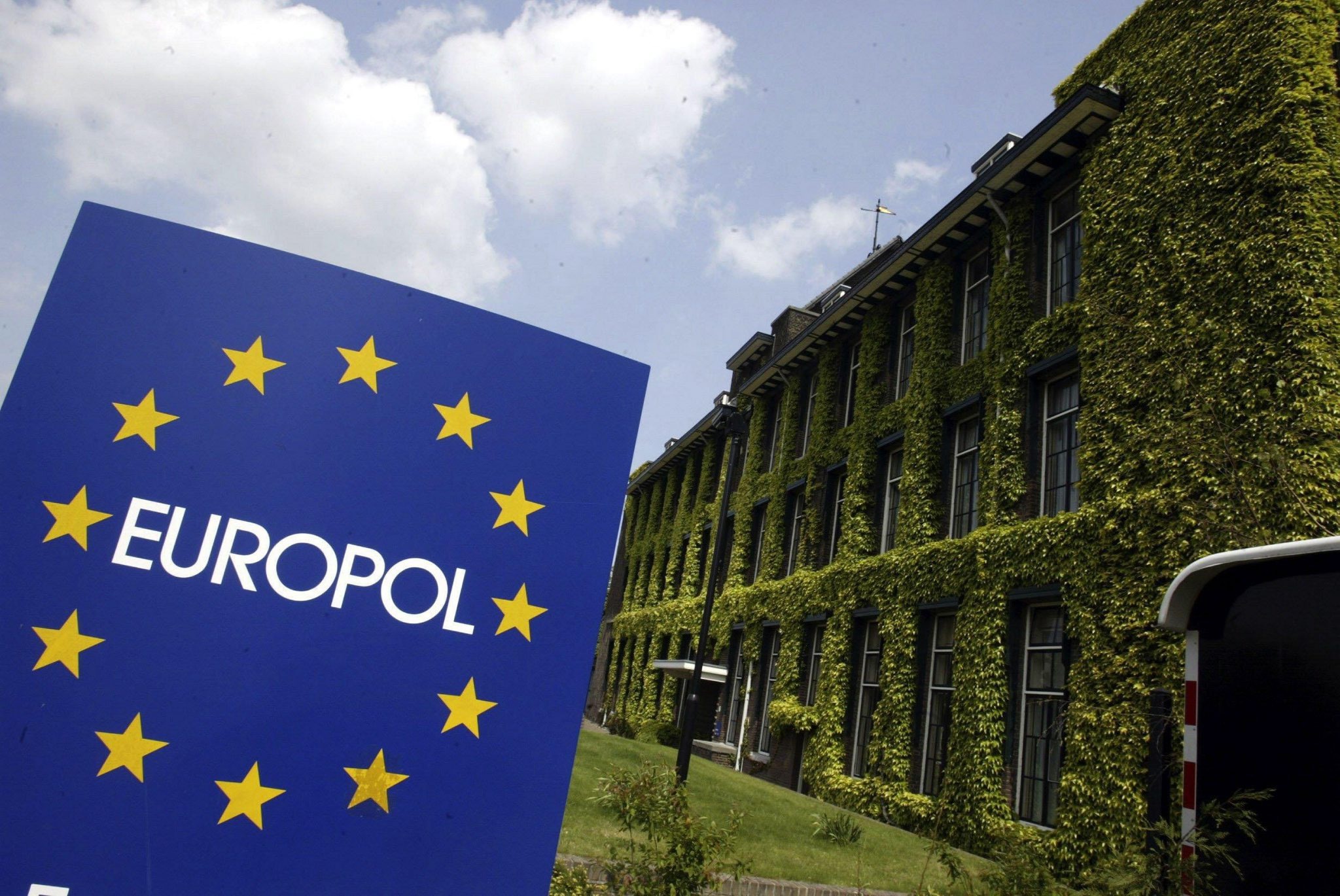 Eξάρθρωση βαλκανικού καρτέλ από επιχείρηση της Europol σε επτά χώρες