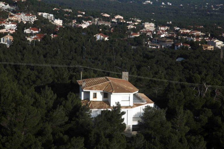 «Καμπανάκι» συμβολαιογράφων, δικηγόρων, μηχανικών και ιδιοκτητών ακινήτων για την εκτός σχεδίου δόμηση μετά την απόφαση του ΣτΕ