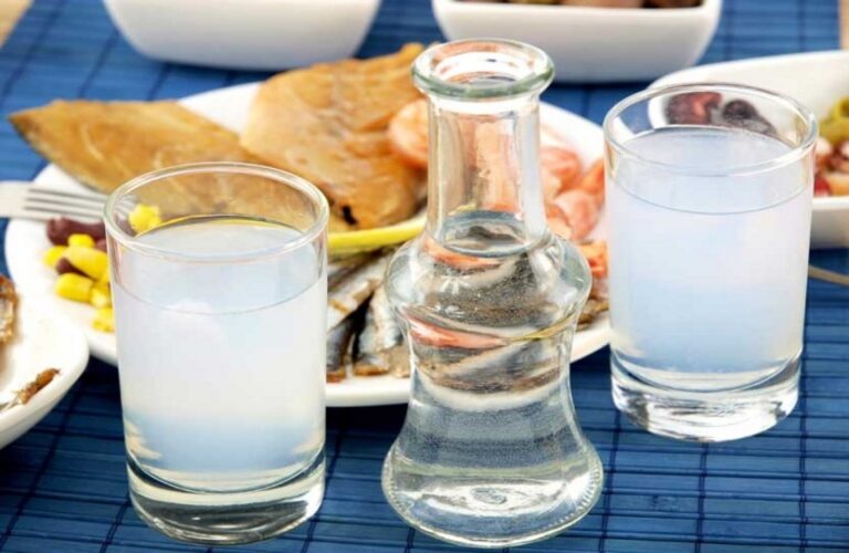 “Πονοκέφαλος” για τις ποτοποιίες και τα οινοποιεία της Σάμου η επιβολή δασμών από την Αμερική
