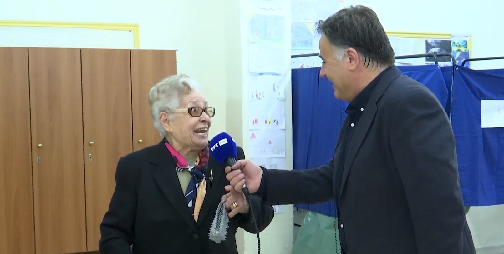 Σέρρες: «Ελπίζω να είναι η τελευταία φορά που ψηφίζω», δήλωσε ηλικιωμένη στην κάμερα της ΕΡΤ