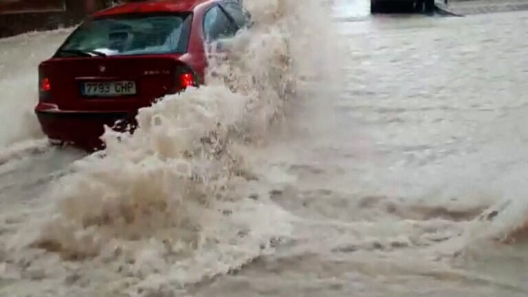 Βίντεο: Πλημμύρες στην Ισπανία – Όχημα παρασύρθηκε από χείμαρρο