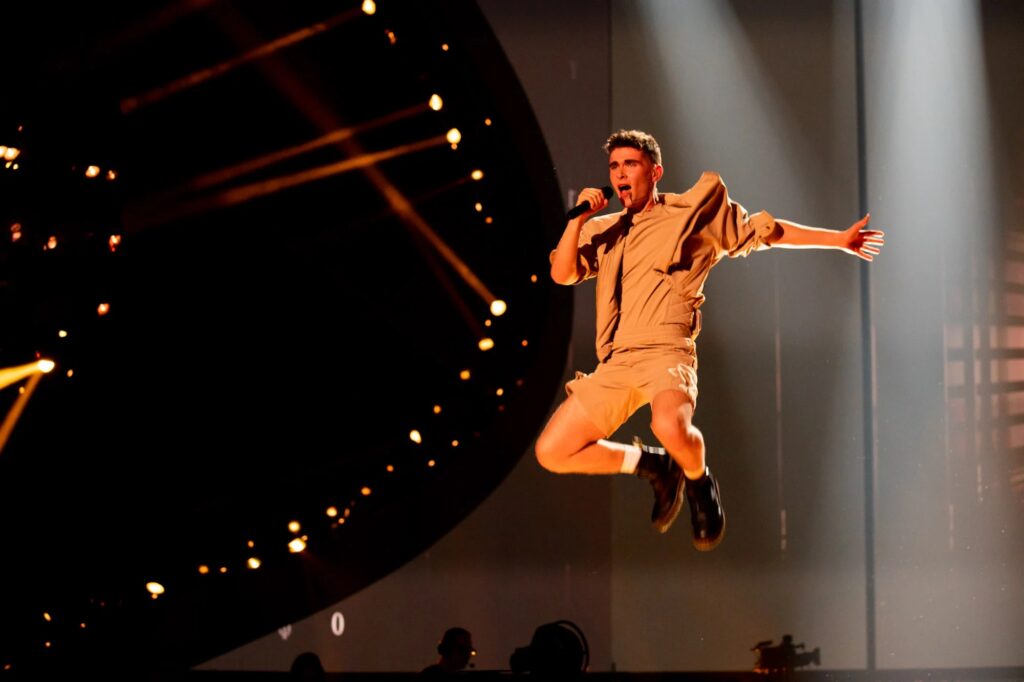 Eurovision 2023: Ενθουσίασε ο Βίκτωρ Βερνίκος στη δεύτερη πρόβα με τη φωνή και τη σκηνική του παρουσία (φωτογραφίες – backstage video)