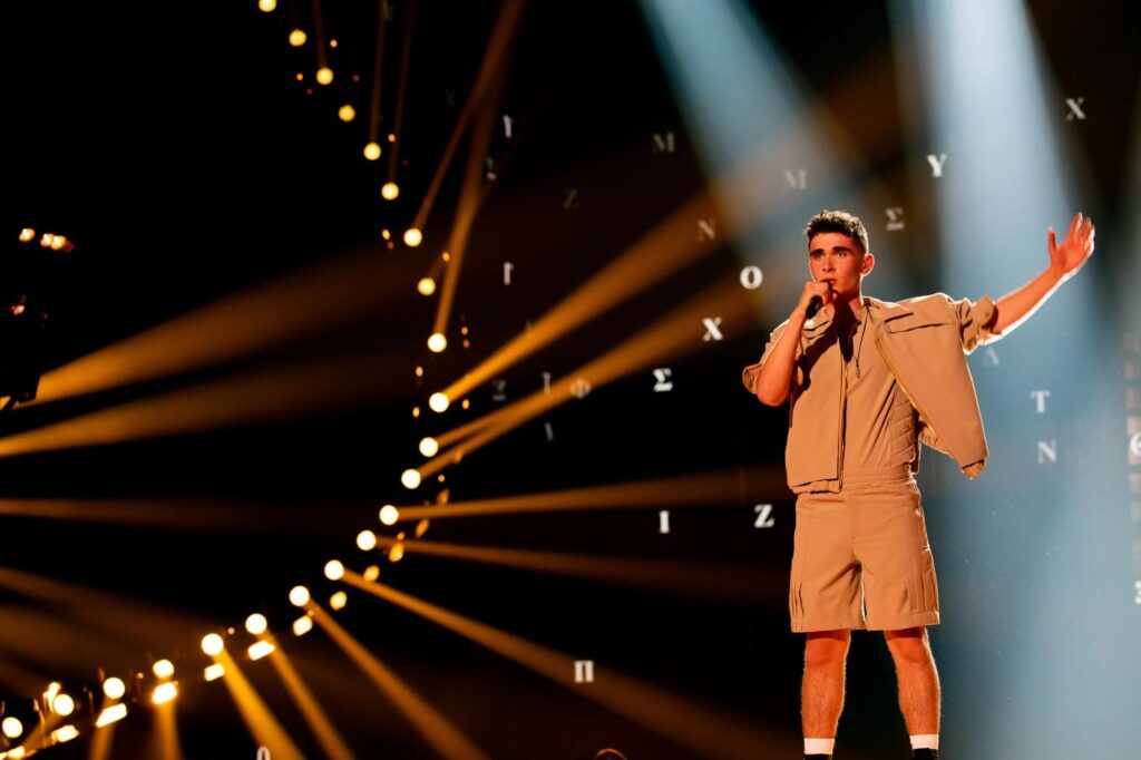 Eurovision 2023: Ενθουσίασε ο Βίκτωρ Βερνίκος στη δεύτερη πρόβα με τη φωνή και τη σκηνική του παρουσία (φωτογραφίες – backstage video)