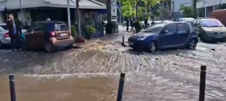 Θεσσαλονίκη: Αγωγός ύδρευσης πλημμύρισε την 26ης Οκτωβρίου