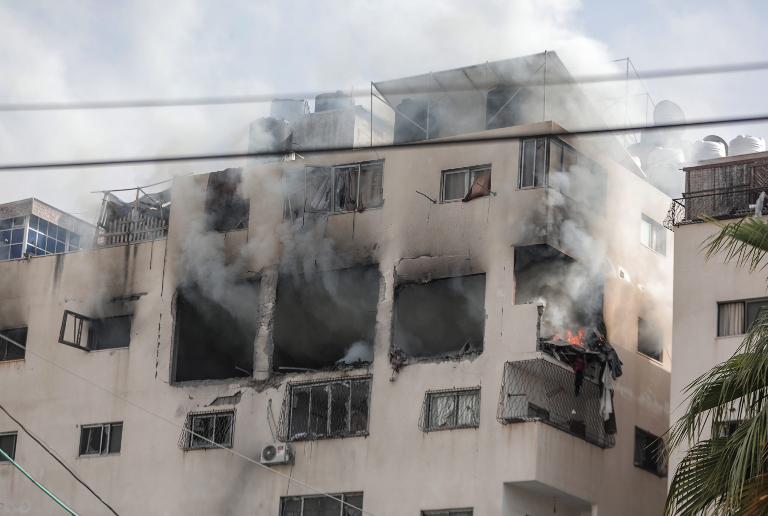 Αυξάνονται οι νεκροί από την αντιπαράθεση μεταξύ Παλαιστίνων και ισραηλινού στρατού  – Εκτοξεύσεις ρουκετών και χερσαίες επιχειρήσεις