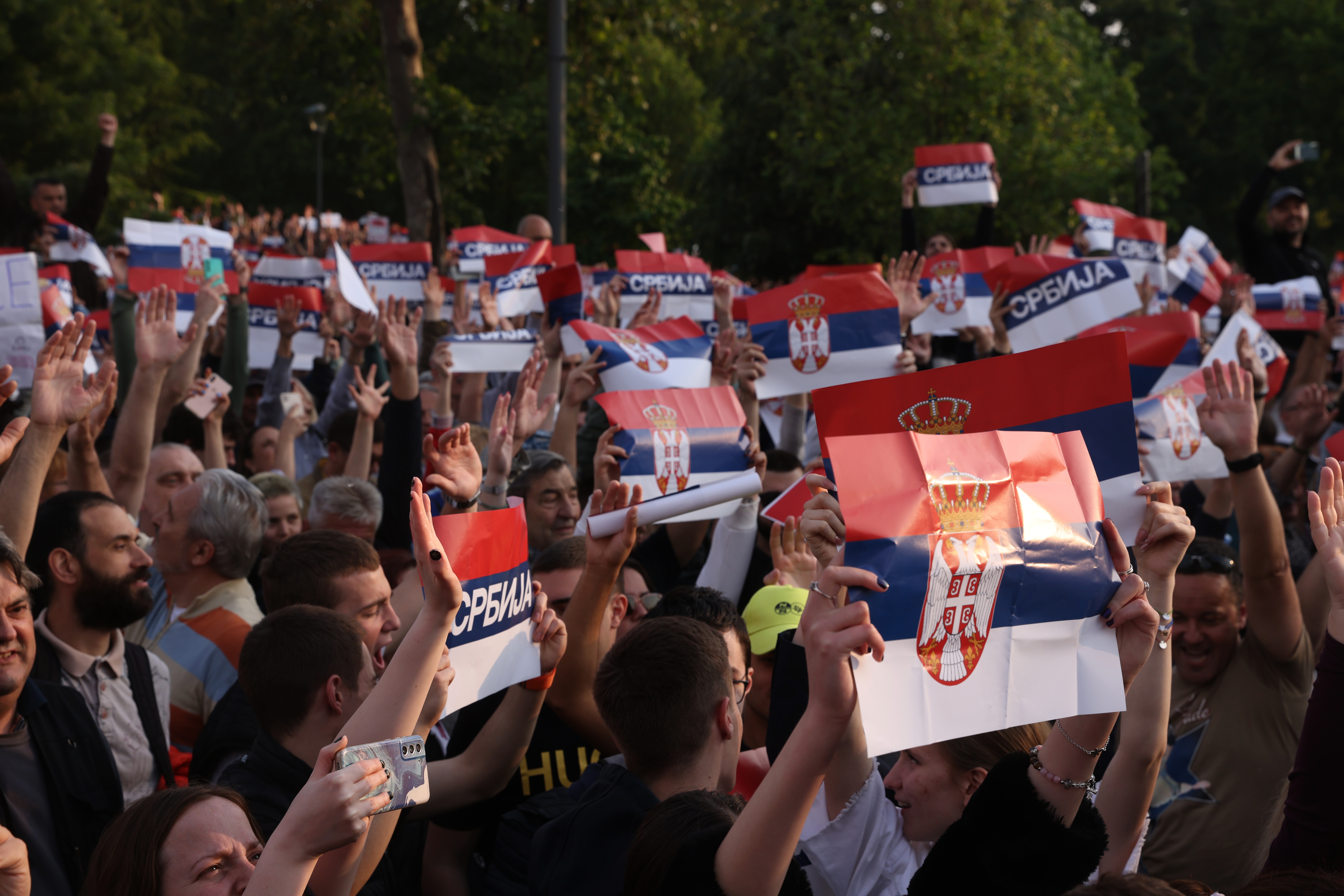 Σερβία: Μαζική διαδήλωση τη αντιπολίτευσης στο Βελιγράδι