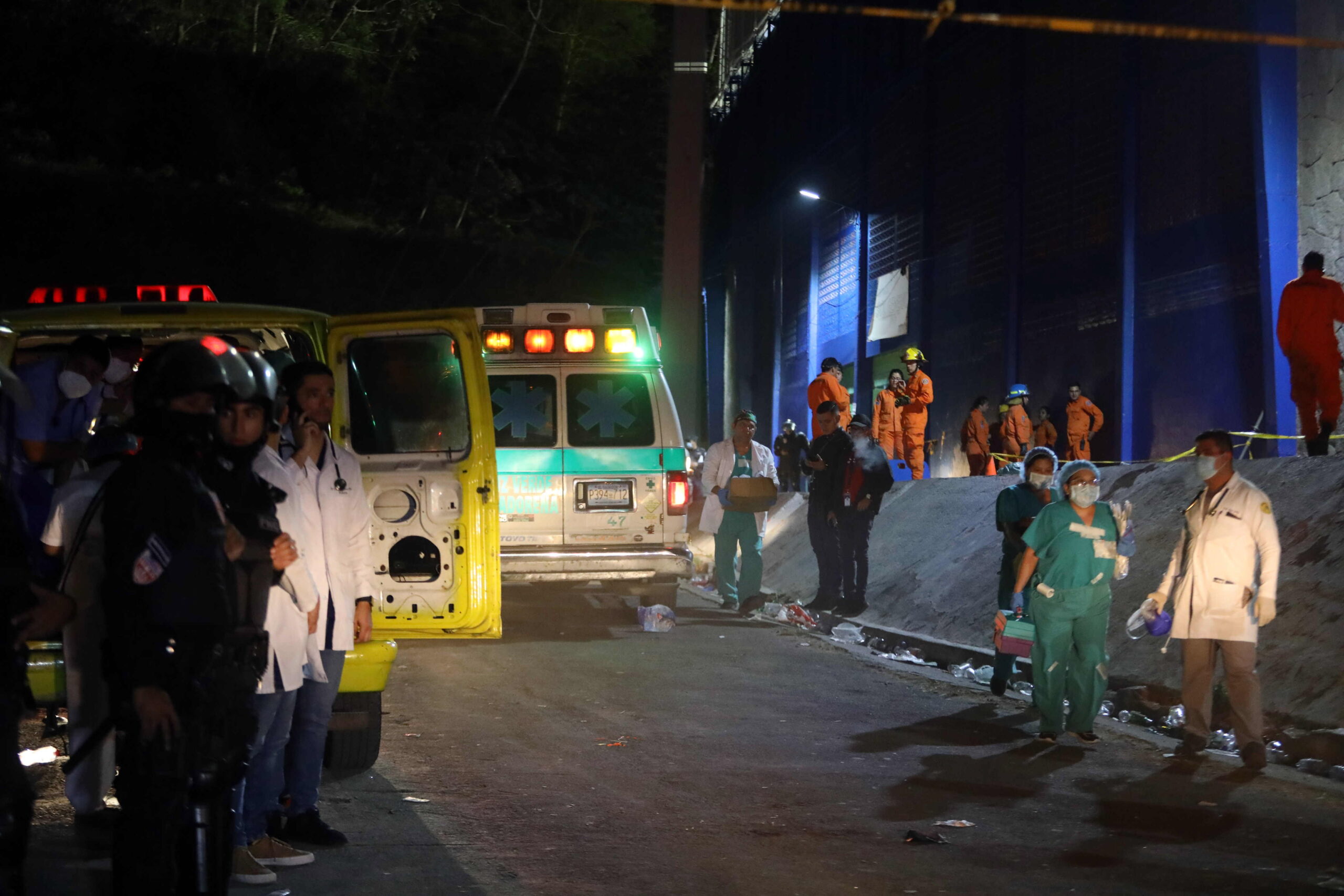 Toυλάχιστον 12 νεκροί και 100 τραυματίες στην ποδοσφαιρική τραγωδία στο Σαλβαδόρ