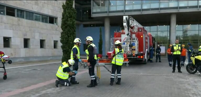 Μεγάλη άσκηση για σεισμό στο Δημαρχείο της Θεσσαλονίκης