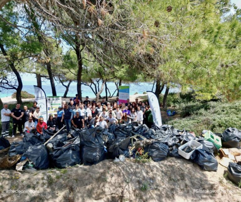 Χαλκιδική: Καθάρισαν 18.000 λίτρα απορριμμάτων στον Γλαρόκαβο