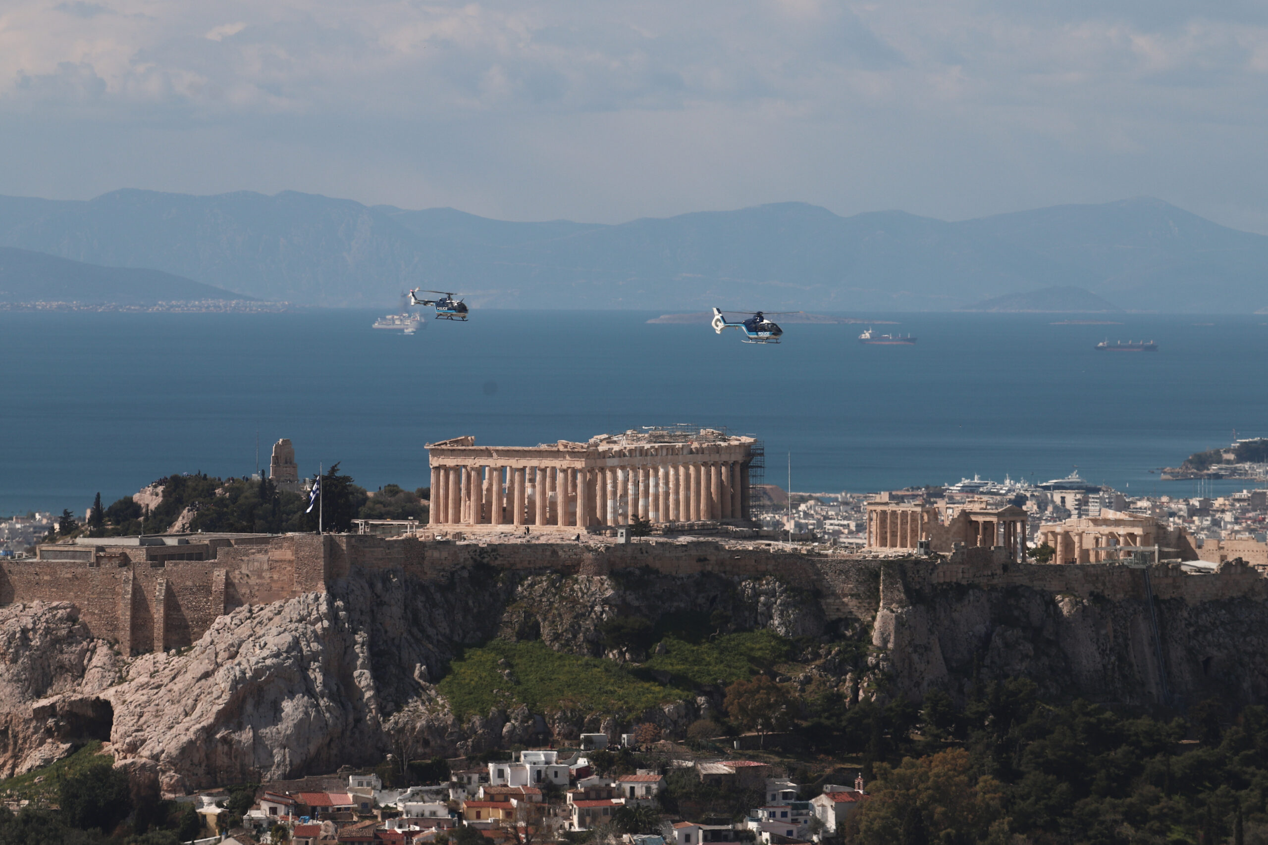 Συμβολικές πτήσεις 4 μεταγωγικών αεροσκαφών την Τρίτη πάνω από την Ακρόπολη