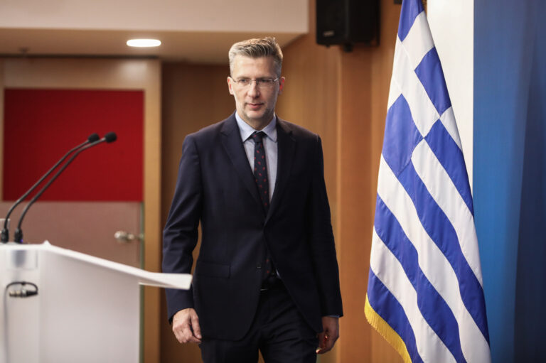 Άκης Σκέρτσος: Η θέση της κυβέρνησης για τις πολεμικές αποζημιώσεις και το κατοχικό δάνειο είναι καθαρή – Παραμένει ανοιχτό ζήτημα