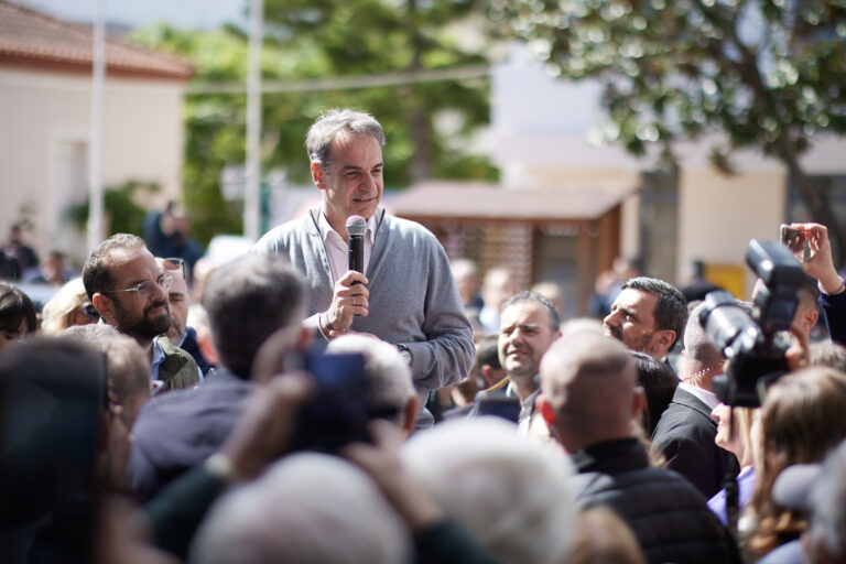 Μητσοτάκης από Λεχαινά: Εμείς μιλάμε για το μέλλον – Αφήνουμε κάποιους να γυρνούν στο 1981