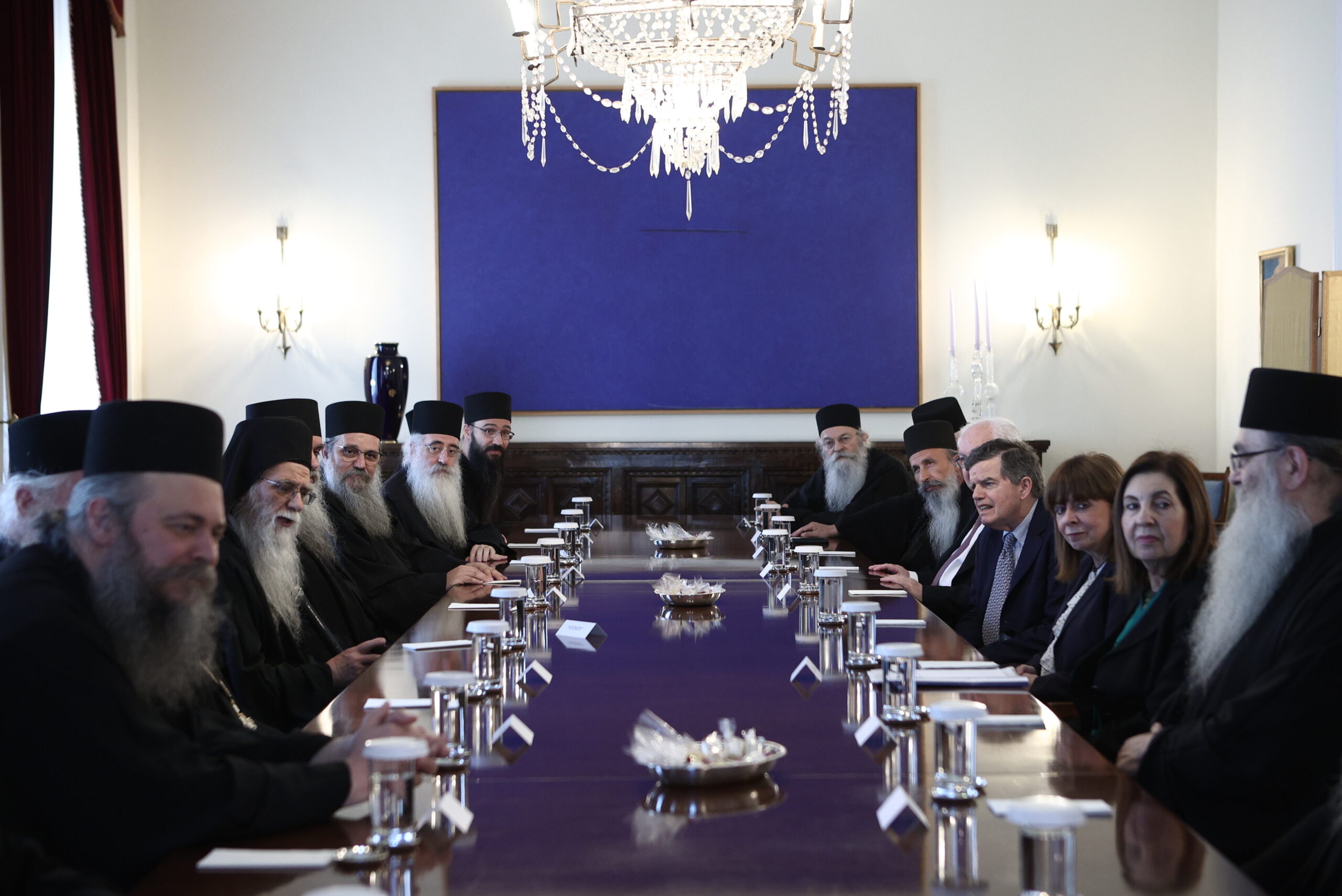 Συνάντηση της ΠτΔ με τον πολιτικό διοικητή του Αγίου Όρους και εκπροσώπους της Ιεράς Κοινότητας