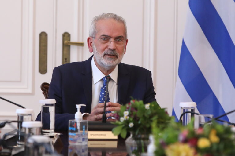 Ιωάννης Σαρμάς: Καθήκον μια αμερόληπτη κυβέρνηση – H εισήγηση του υπηρεσιακού πρωθυπουργού στο Υπουργικό Συμβούλιο