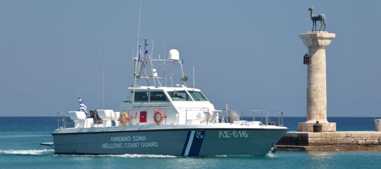 Ρόδος: Καταδίωξη σκάφους με αλλοδαπούς από το Λιμενικό