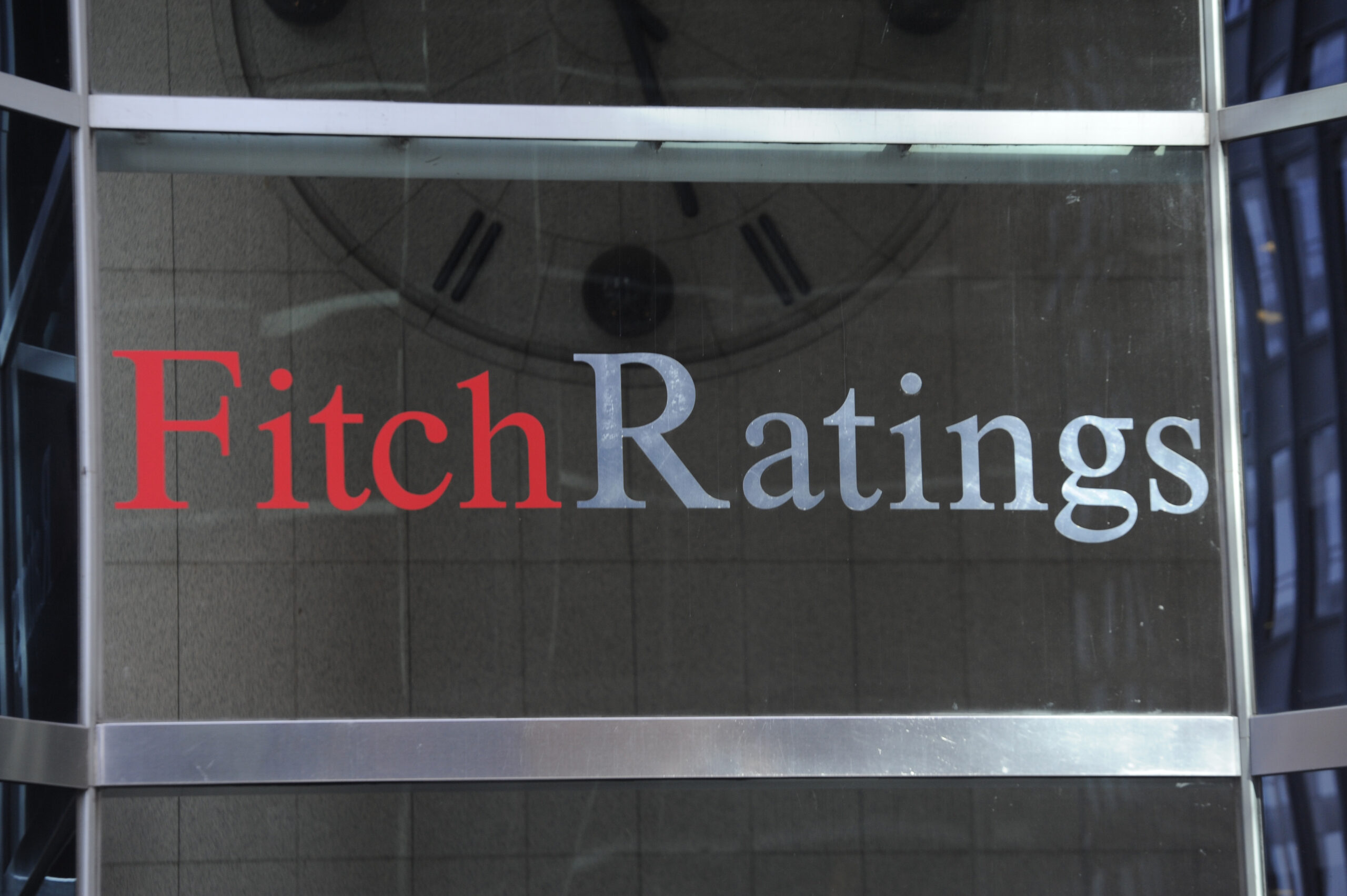 Fitch: Υποβάθμισε την προοπτική του αξιόχρεου των τραπεζών Fannie Mae και Freddie Mac