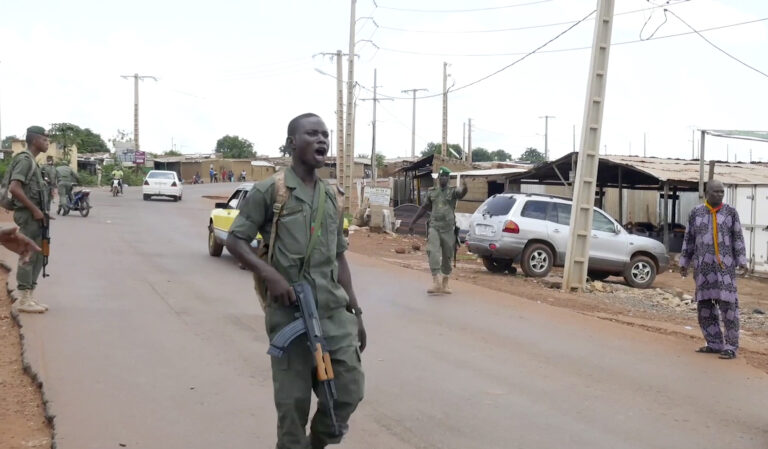 Μάλι: Έξι νεκροί στρατιώτες και εννέα τραυματίες σε ενέδρα κοντά στην πρωτεύουσα Μπαμακό
