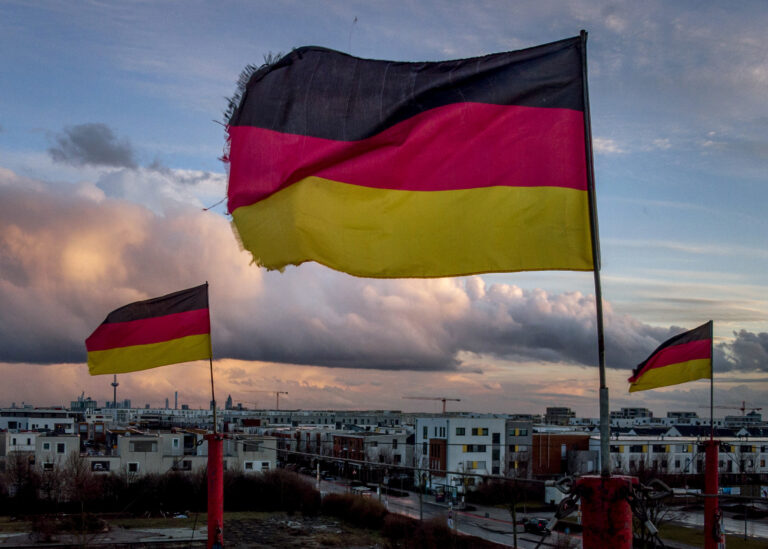 Γερμανία: Παραιτείται από τους Πράσινους ο δήμαρχος του Τίμπιγκεν Μπόις Πάλμερ, μετά τις αντιδράσεις που προκάλεσαν ρατσιστικά σχόλια