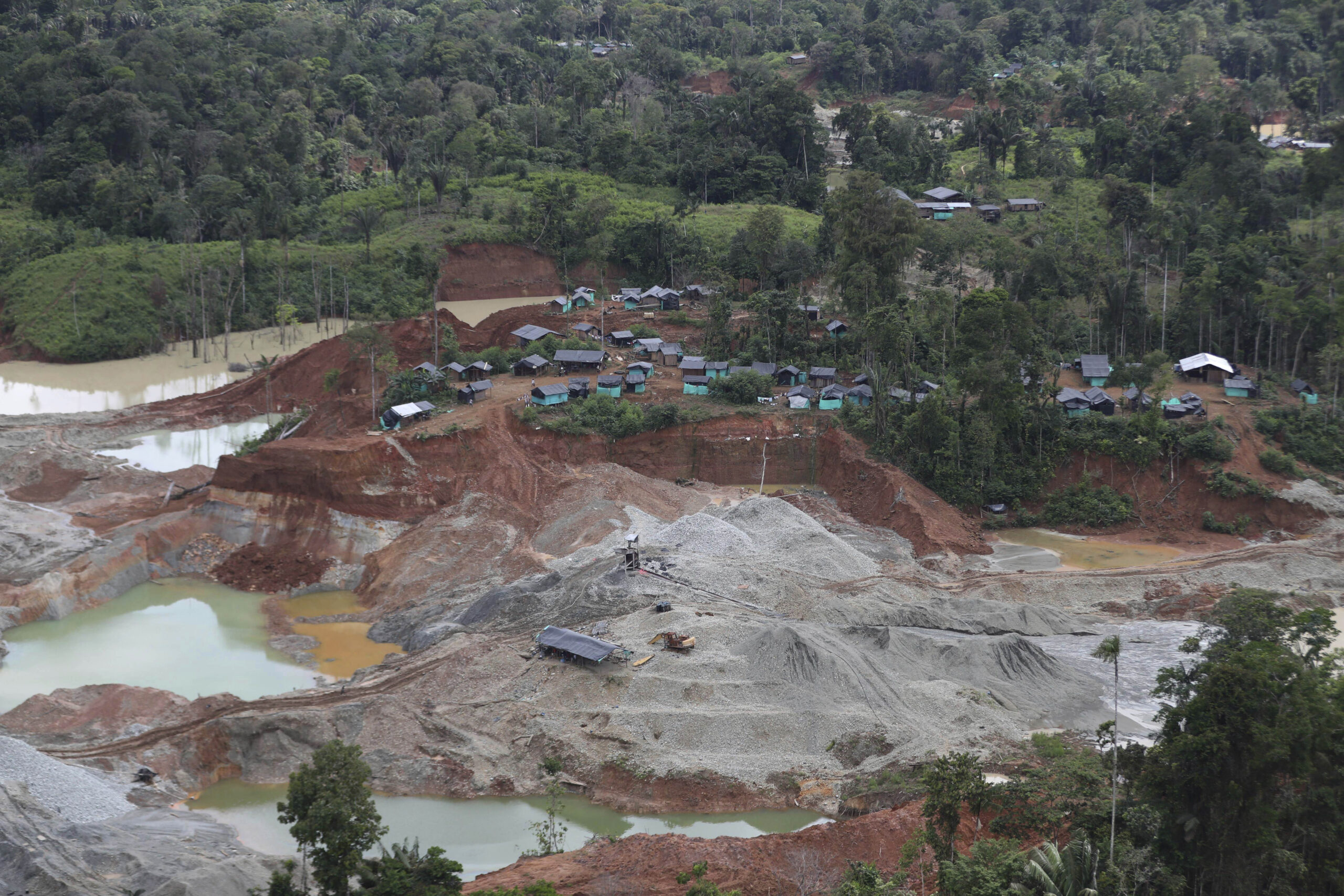 Κινεζική εταιρεία διακόπτει τη δραστηριότητα σε χρυσωρυχείο της στην Κολομβία μετά από βομβιστική επίθεση με δυο νεκρούς και 14 τραυματίες