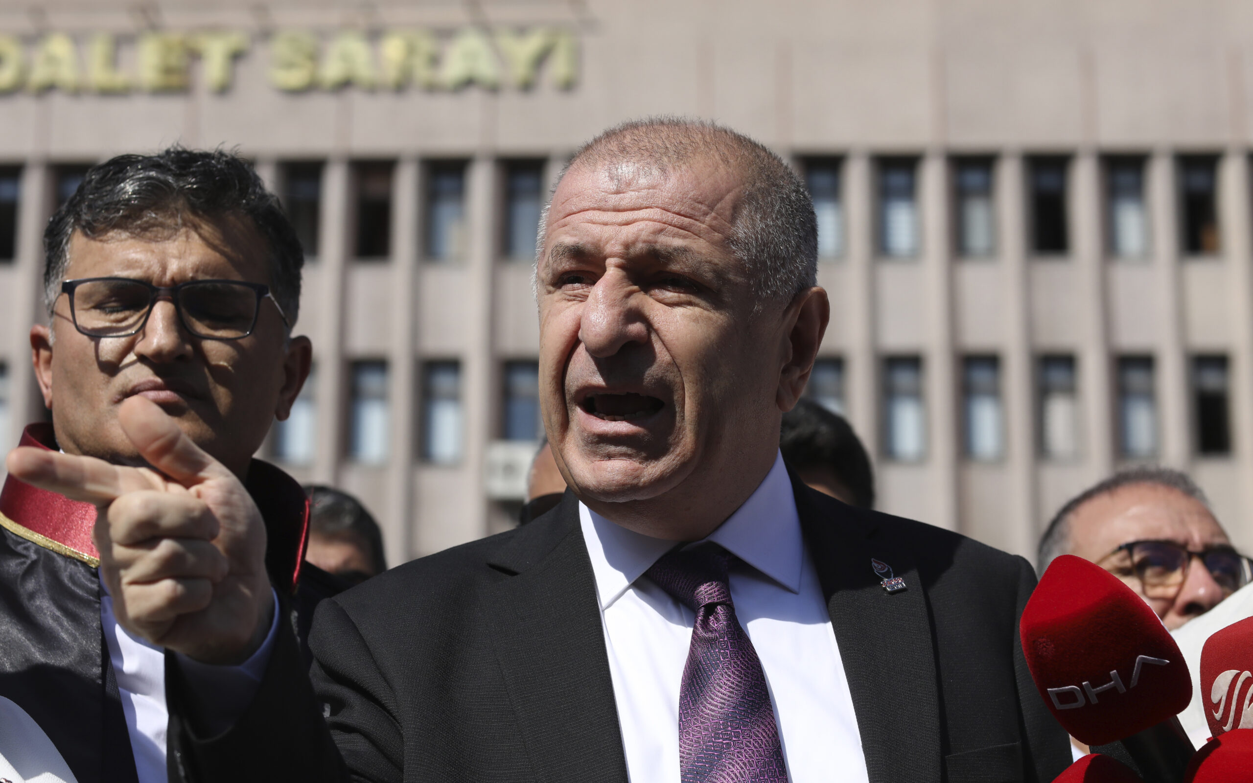 Τουρκία: Ο ηγέτης ακροδεξιού κόμματος, Ουμίτ Οζντάγ, στηρίζει τον Κιλιτσντάρογλου στον δεύτερο γύρο των εκλογών