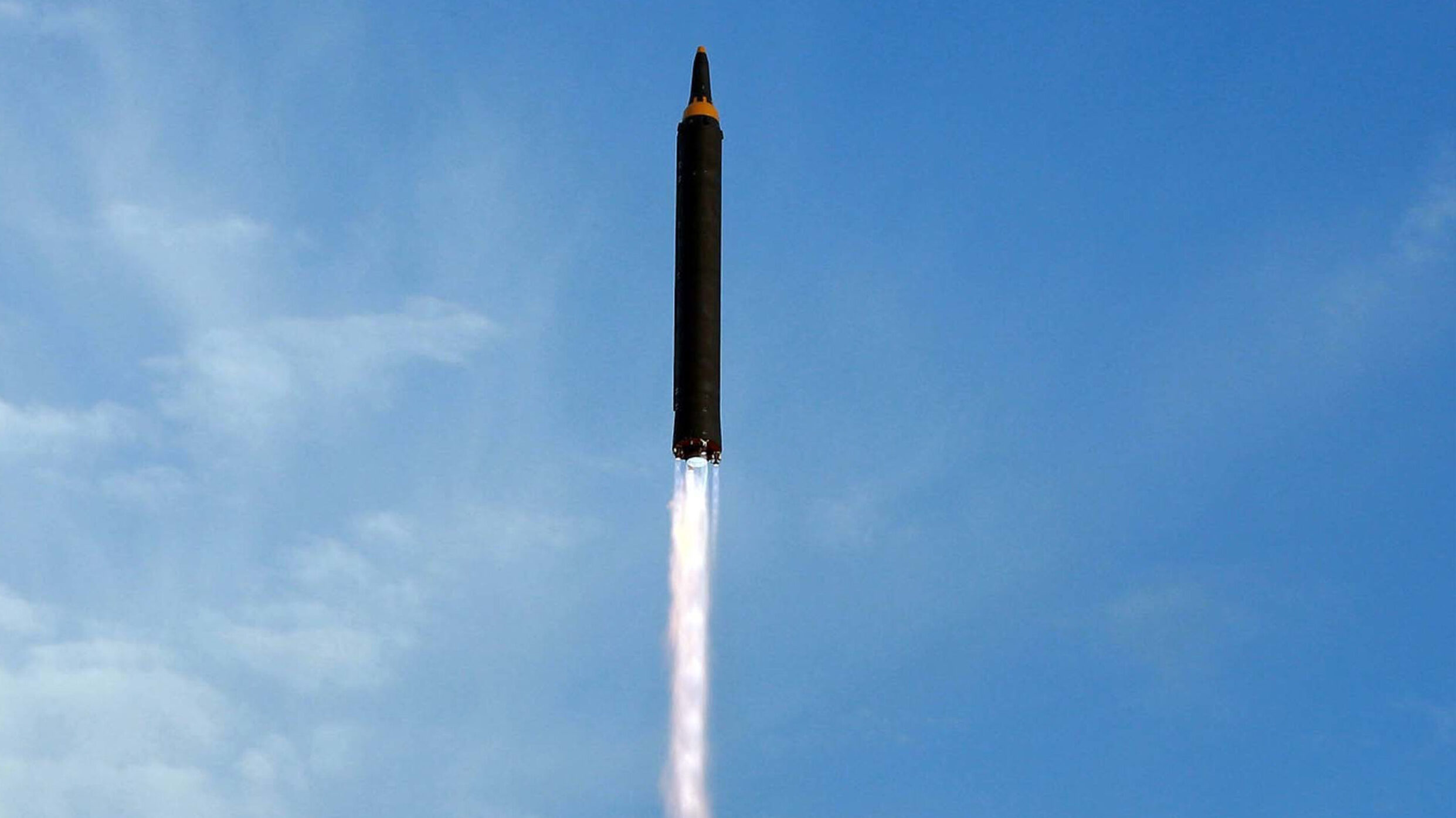 Β. Κορέα: Εκτόξευσε βαλλιστικό πύραυλο για να θέσει στρατιωτικό δορυφόρο σε τροχιά – Κατεπείγουσα προειδοποίηση από Ν. Κορέα και Ιαπωνία