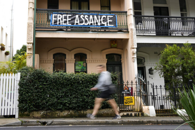 «Φτάνει πια»: Ο πρωθυπουργός της Αυστραλίας Άντονι Αλμπανέζι καλεί να αποφυλακιστεί ο ιδρυτής του WikiLeaks Τζούλιαν Ασάνζ