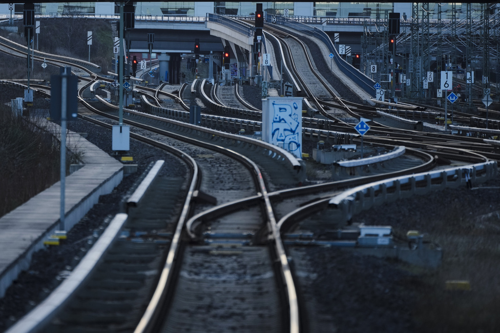 Γερμανία: Δυο νεκροί και τραυματίες σε σιδηροδρομικό δυστύχημα – Πληροφορίες ότι τρένο έπεσε σε εργαζόμενους στις ράγες