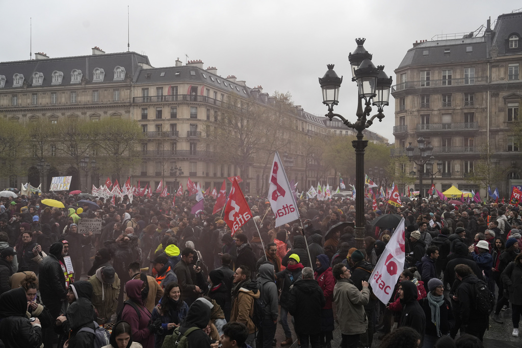 Νέες απεργιακές κινητοποιήσεις στη Γαλλία  αποφάσισαν τα συνδικάτα για τις 6 Ιουνίου
