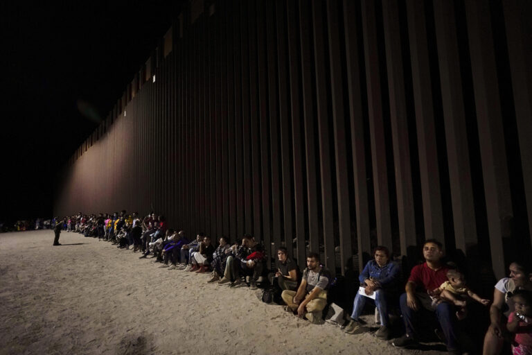 ΗΠΑ: Συρροή μεταναστών στα νότια σύνορα λόγω της άρσης του μέτρου “Title 42”