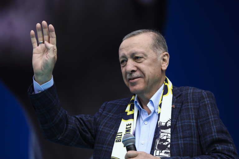 Ερντογάν: Με προσευχή στην Αγιά Σοφιά ολοκλήρωσε την προεκλογική του εκστρατεία – Οι συμβολισμοί πίσω από την απόφαση