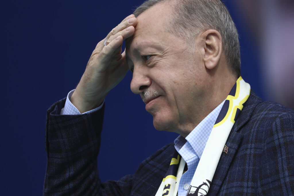 Ύστατη αντεπίθεση Ερντογάν – Νίκη Κιλιτσντάρογλου δείχνουν οι δημοσκοπήσεις