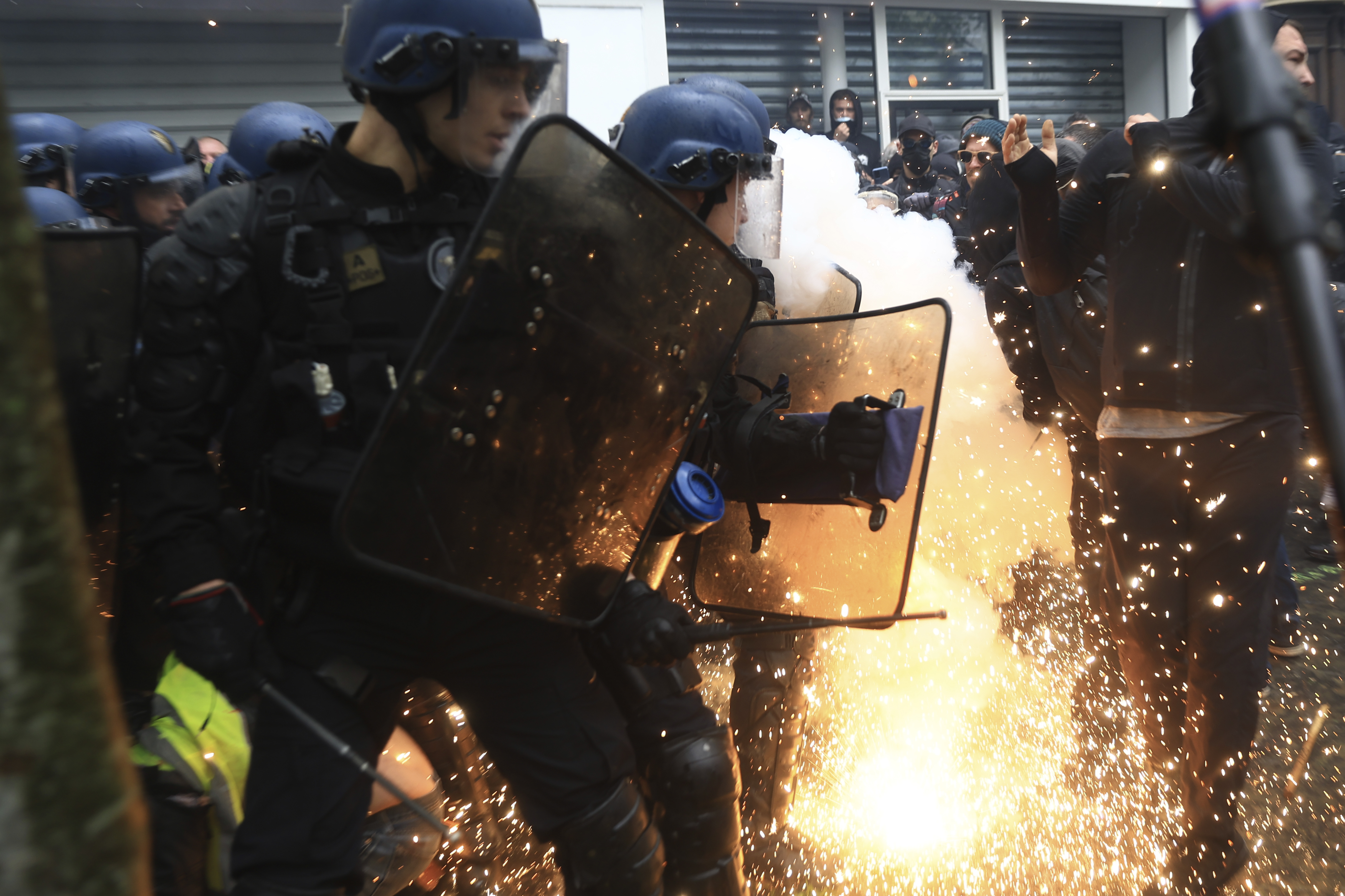 Γαλλία: Ο υπουργός Εσωτερικών εισηγείται την απαγόρευση των διαδηλώσεων ακροδεξιών